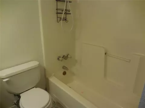 Bath - 401 S 4th St Cor, Davis, OK 73030 photo 3 of 3