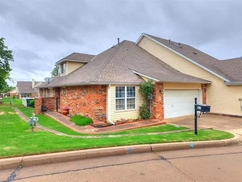 9011 S Timberview Dr, Midwest City, OK 73130
