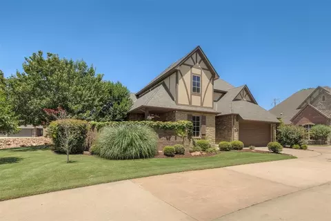 929 Villas Creek Dr, Edmond, OK 73003