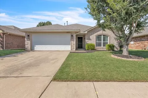 21855 Pioneer Cir, Edmond, OK 73012