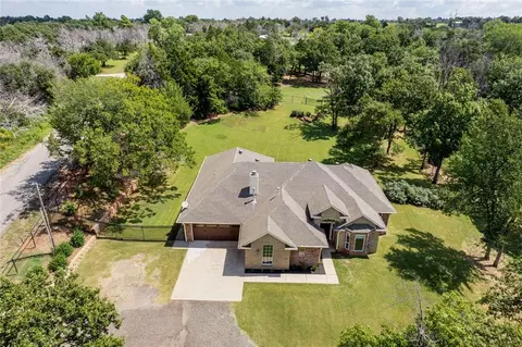 2351 E Lakewood Dr, Guthrie, OK 73044