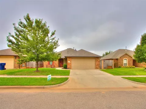 10628 SW 34th Ter, Yukon, OK 73099