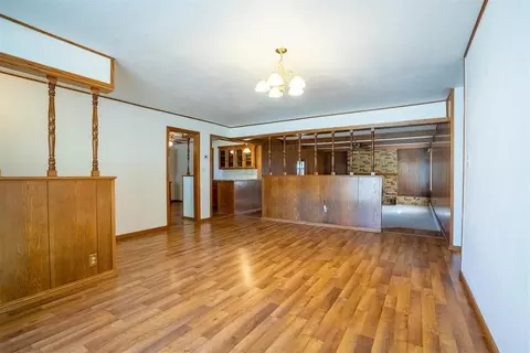 Living - 2876 E Redbud Rd, Purcell, OK 73080 photo 2 of 6