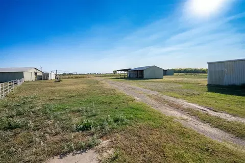 Exterior - 2876 E Redbud Rd, Purcell, OK 73080 photo 5 of 8