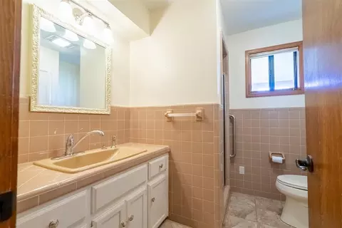 Bath - 2876 E Redbud Rd, Purcell, OK 73080 photo 4 of 4