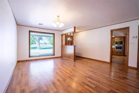 Living - 2876 E Redbud Rd, Purcell, OK 73080 photo 1 of 6