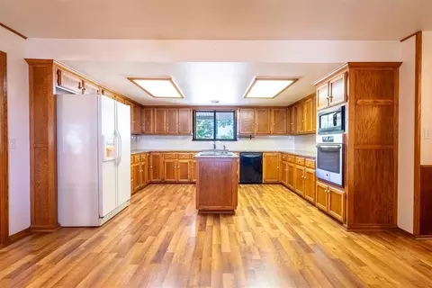 Kitchen - 2876 E Redbud Rd, Purcell, OK 73080 photo 2 of 3