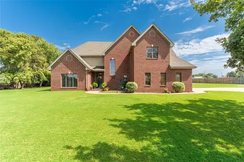 107 Stratton Ln, Clinton, OK 73601