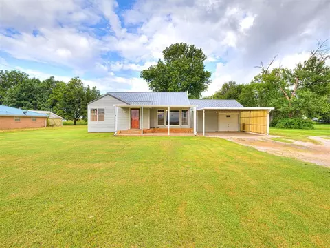 785 NW 3rd St, Minco, OK 73059