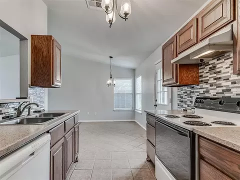 Kitchen - 1301 Briar Patch Way, Norman, OK 73071 photo 3 of 3