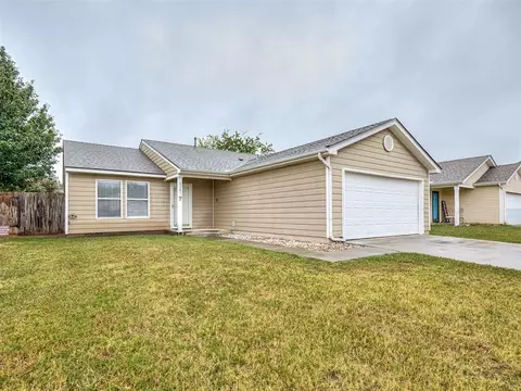 Exterior - 1301 Briar Patch Way, Norman, OK 73071 photo 3 of 4