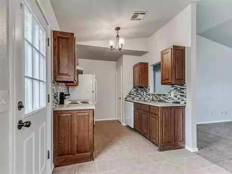Kitchen - 1301 Briar Patch Way, Norman, OK 73071 photo 1 of 3
