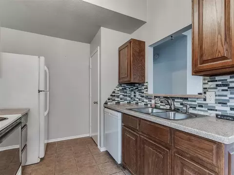 Kitchen - 1301 Briar Patch Way, Norman, OK 73071 photo 2 of 3