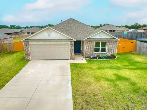 4346 Driftwood Dr, Harrah, OK 73045