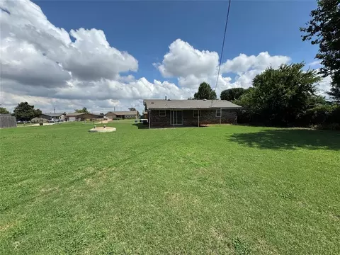 5 NE 3rd St, Tuttle, OK 73089 photo 2