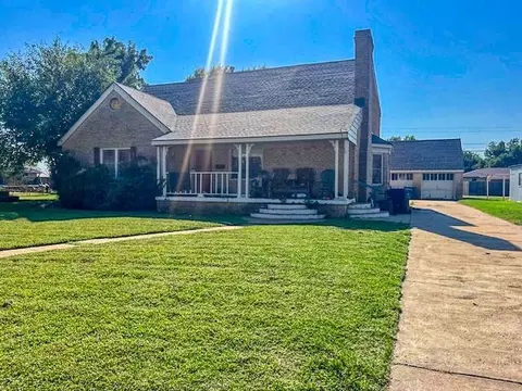 1017 N Prouty Ave, Watonga, OK 73772