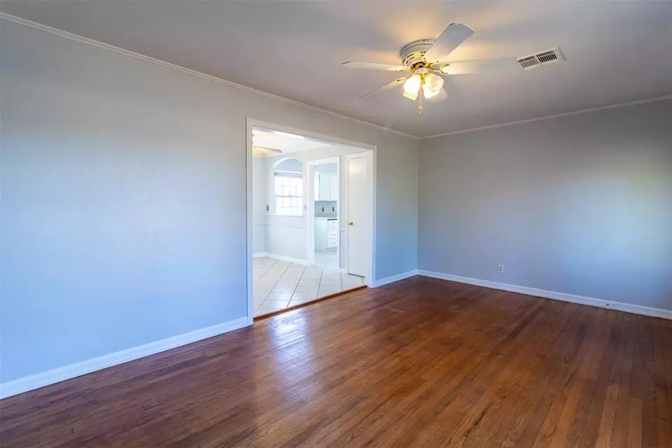 Living - 4620 SE 139th St, Oklahoma City, OK 73165 photo 4 of 7