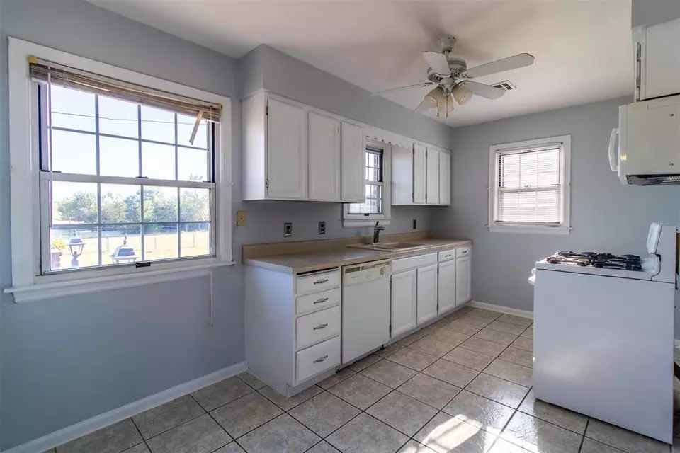 Kitchen - 4620 SE 139th St, Oklahoma City, OK 73165 photo 1 of 2