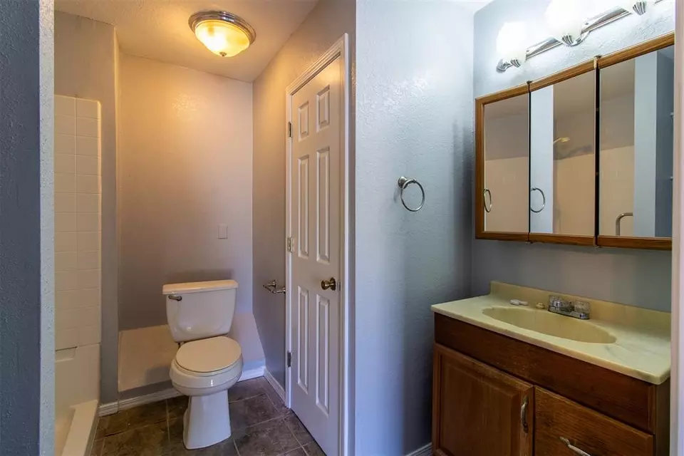 Bath - 4620 SE 139th St, Oklahoma City, OK 73165 photo 6 of 7