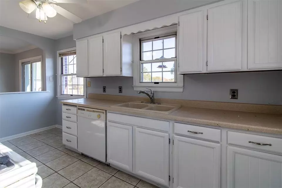 Kitchen - 4620 SE 139th St, Oklahoma City, OK 73165 photo 2 of 2