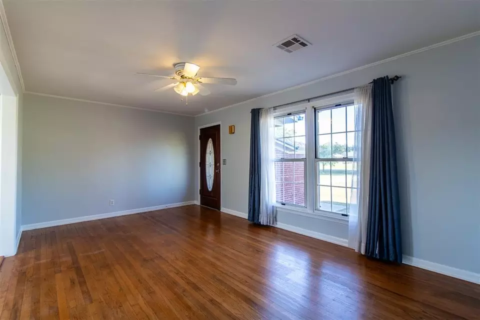 Living - 4620 SE 139th St, Oklahoma City, OK 73165 photo 3 of 7