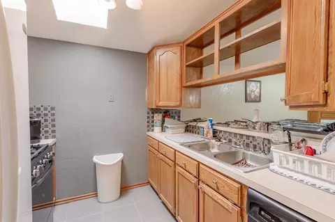 Kitchen - 2123 Parkview Dr, Moore, OK 73170 photo 1 of 2