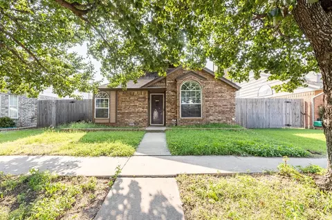 2123 Parkview Dr, Moore, OK 73170