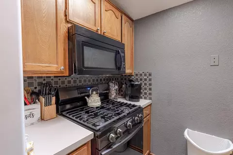 Kitchen - 2123 Parkview Dr, Moore, OK 73170 photo 2 of 2