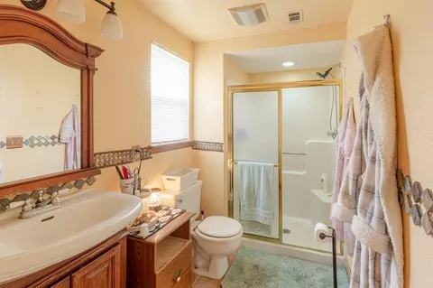 Bath - 2123 Parkview Dr, Moore, OK 73170 photo 3 of 4