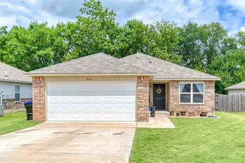 835 Twin Lakes Dr, Noble, OK 73068