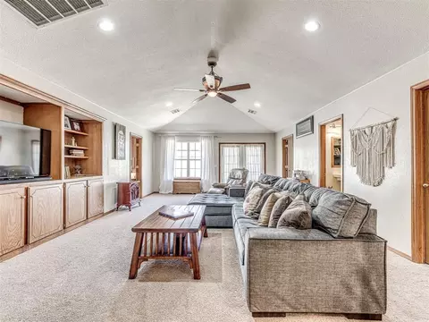 933 Luglena Ln, Purcell, OK 73080