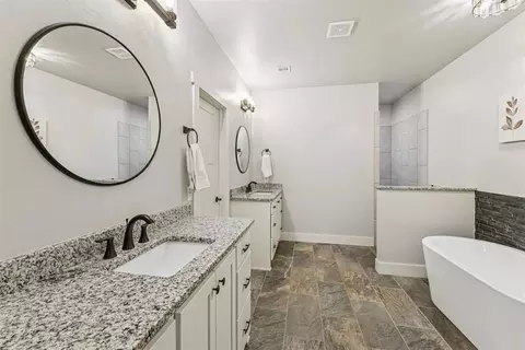 Bath - 12751 Deer Run, Arcadia, OK 73007 photo 1 of 5
