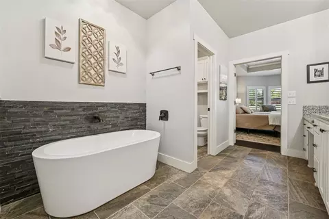 Bath - 12751 Deer Run, Arcadia, OK 73007 photo 2 of 5