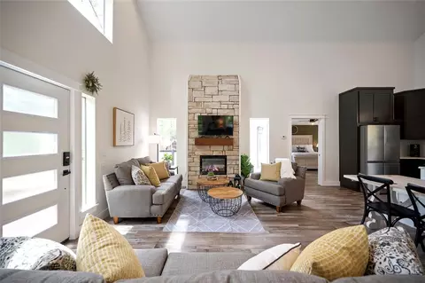 Living - 1010 W Eagle Mountain Trl, Broken Bow, OK 74728 photo 4 of 6