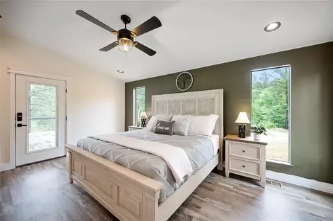 Bedroom - 1010 W Eagle Mountain Trl, Broken Bow, OK 74728 photo 6 of 7