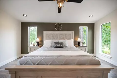 Bedroom - 1010 W Eagle Mountain Trl, Broken Bow, OK 74728 photo 5 of 7