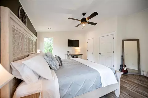 Bedroom - 1010 W Eagle Mountain Trl, Broken Bow, OK 74728 photo 4 of 7