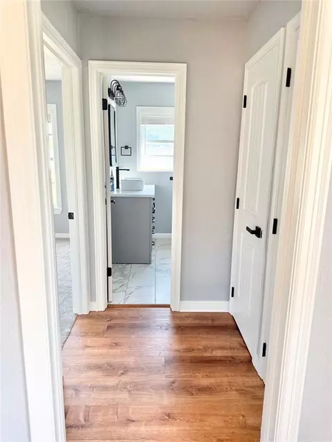 Entry Way - 1020 E Walnut St, Altus, OK 73521 photo 2 of 4