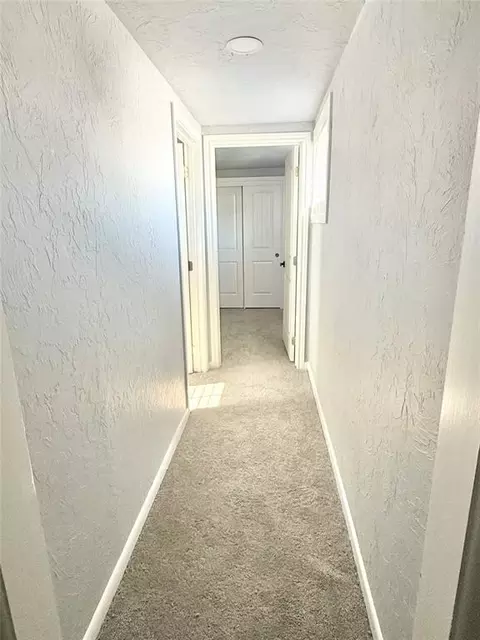 Entry Way - 1020 E Walnut St, Altus, OK 73521 photo 4 of 4
