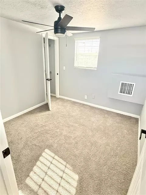 Bedroom - 1020 E Walnut St, Altus, OK 73521 photo 2 of 3