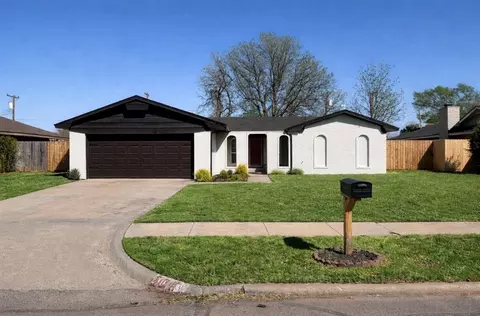 2404 N Robin St, Altus, OK 73521
