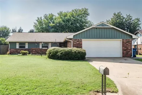 104 Caulder Dr, Chickasha, OK 73018