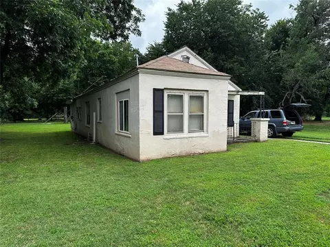 511 S 2nd St, Guthrie, OK 73044 photo 2