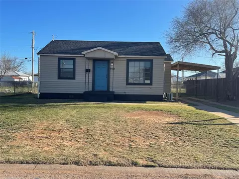 900 E Katy Dr, Altus, OK 73521