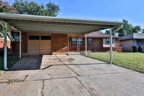 749 SW 2nd St, Moore, OK 73160