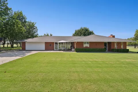 905 Rancho Estates Blvd, Yukon, OK 73099