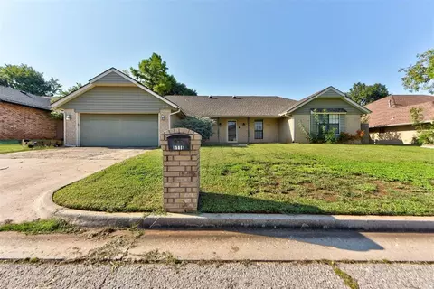 6116 Winfield Dr, Oklahoma City, OK 73162