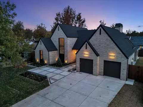 1826 Drakestone Ave, Nichols Hills, OK 73120