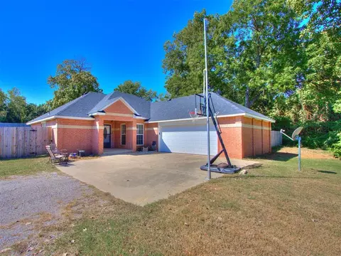 10720 NE 10th St, Midwest City, OK 73130
