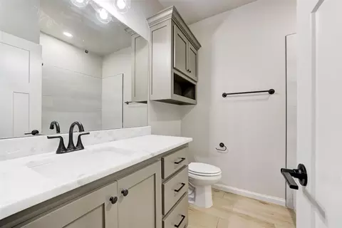 Bath - 3003 Pescara Dr, Norman, OK 73071 photo 7 of 7